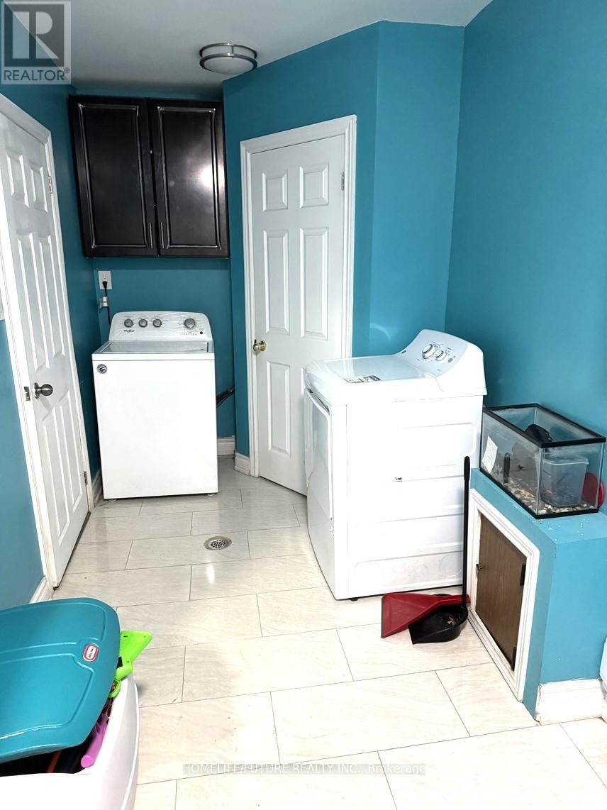 33 - 21 London Green Court, Toronto, Ontario  M3N 1K3 - Photo 4 - W12689734