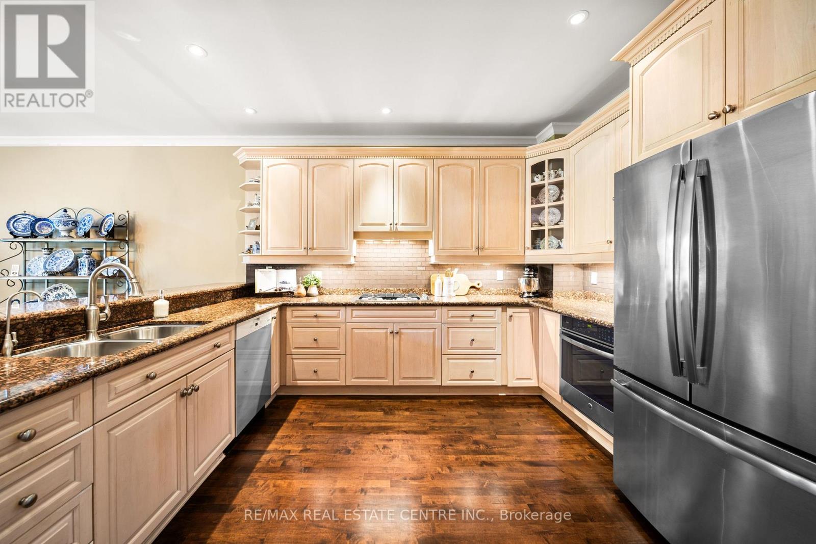 4165 Stonebridge Crescent, Burlington, Ontario  L7M 4N2 - Photo 19 - W12689736