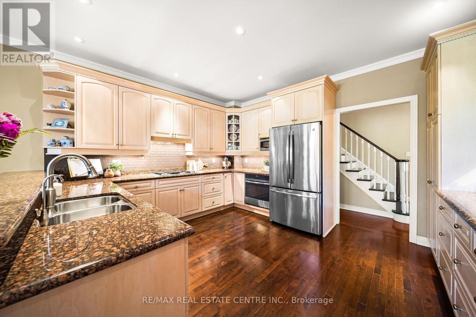 4165 Stonebridge Crescent, Burlington, Ontario  L7M 4N2 - Photo 22 - W12689736