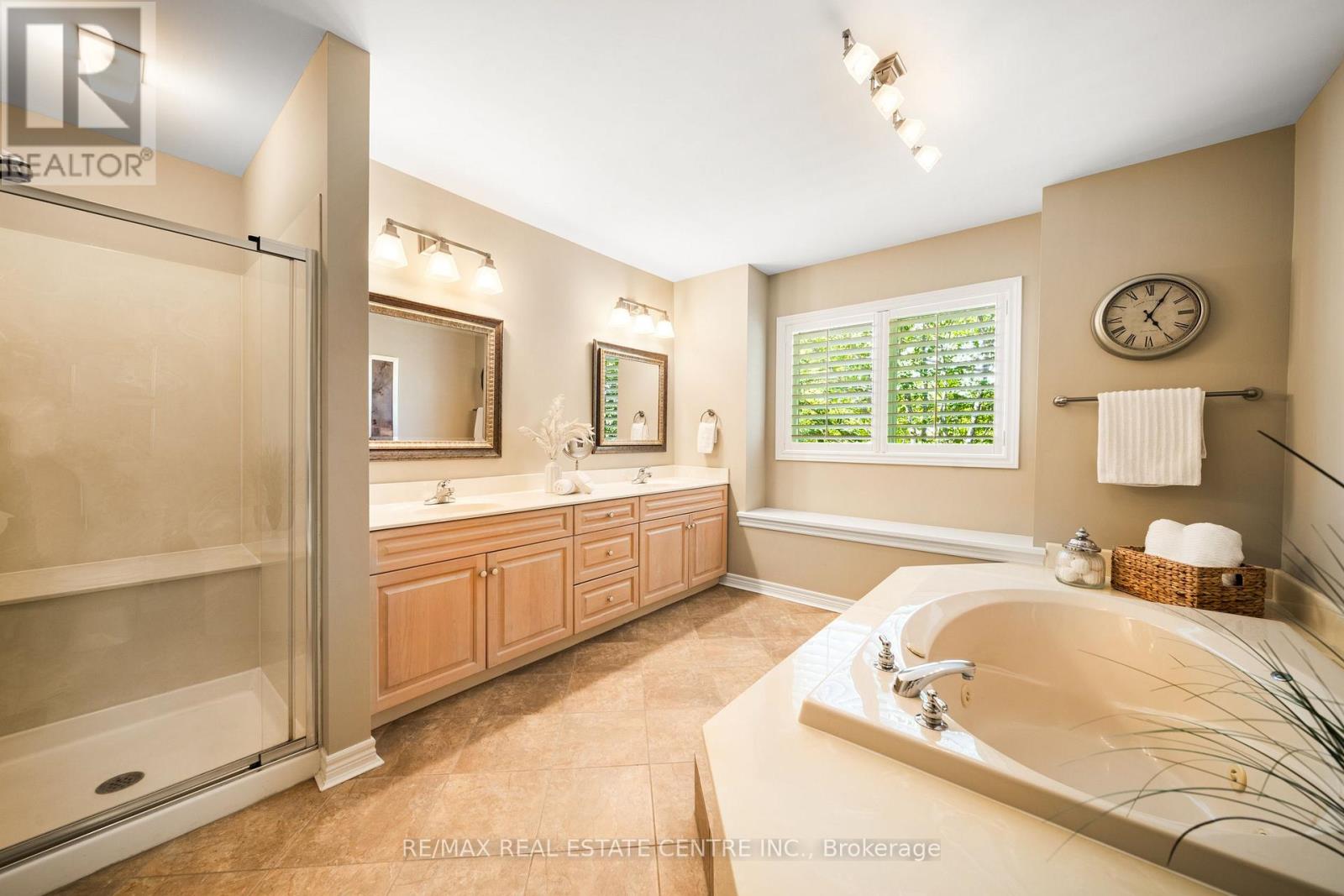 4165 Stonebridge Crescent, Burlington, Ontario  L7M 4N2 - Photo 37 - W12689736