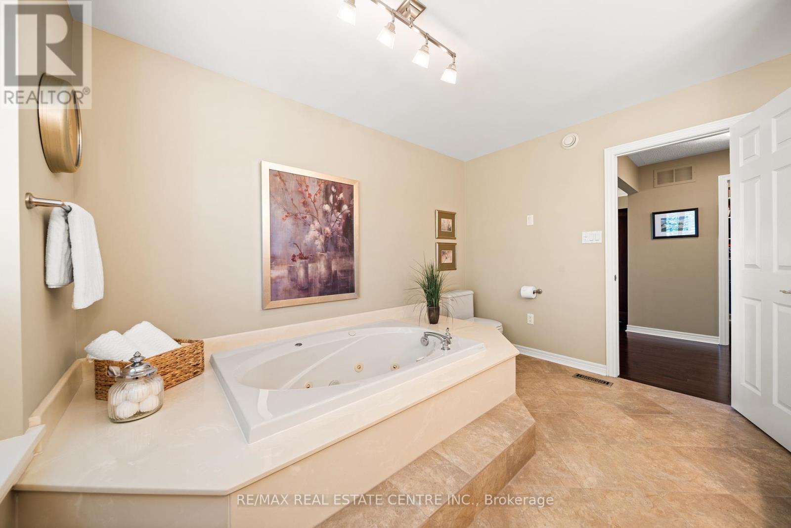 4165 Stonebridge Crescent, Burlington, Ontario  L7M 4N2 - Photo 38 - W12689736