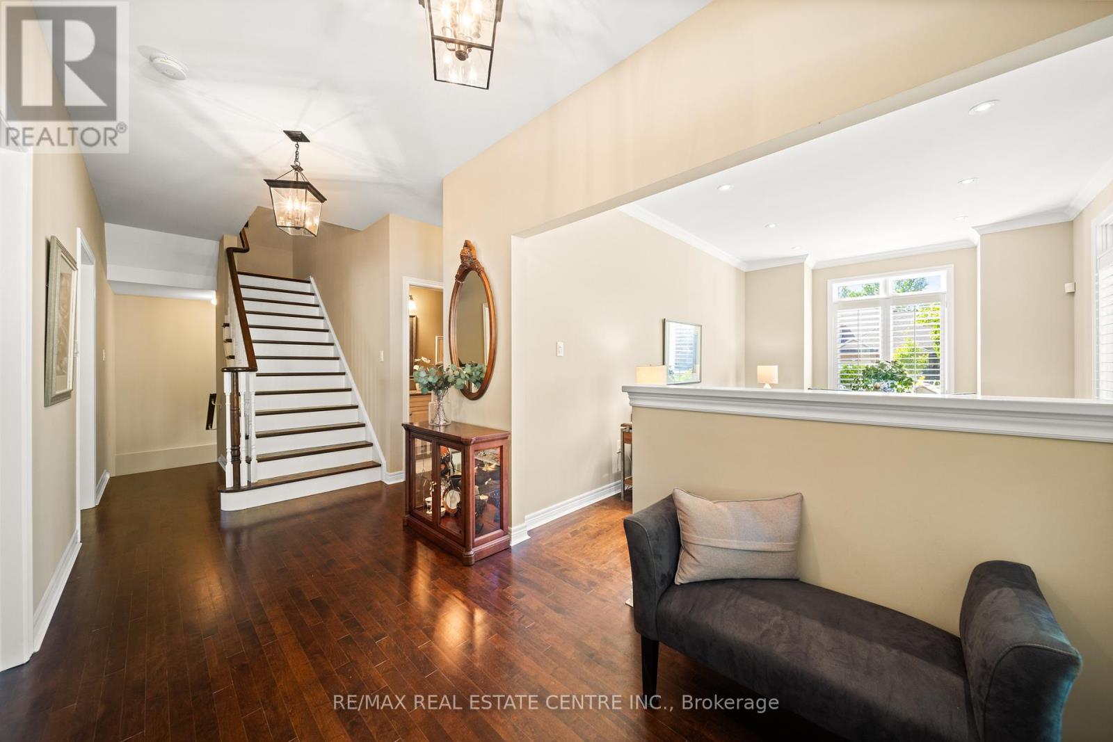 4165 Stonebridge Crescent, Burlington, Ontario  L7M 4N2 - Photo 8 - W12689736