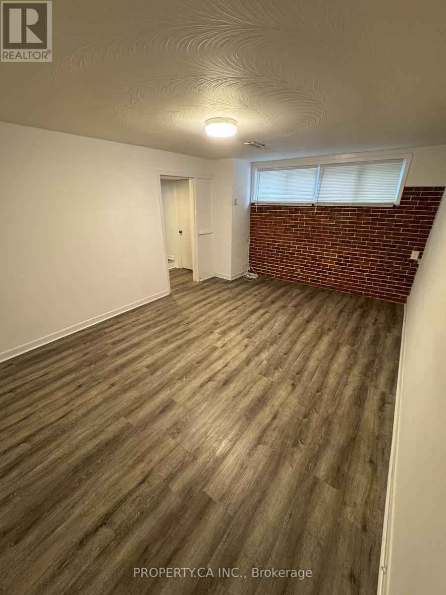 Bsmnt - 5 Woodenhill Court, Toronto, Ontario  M6M 1K8 - Photo 10 - W12689742