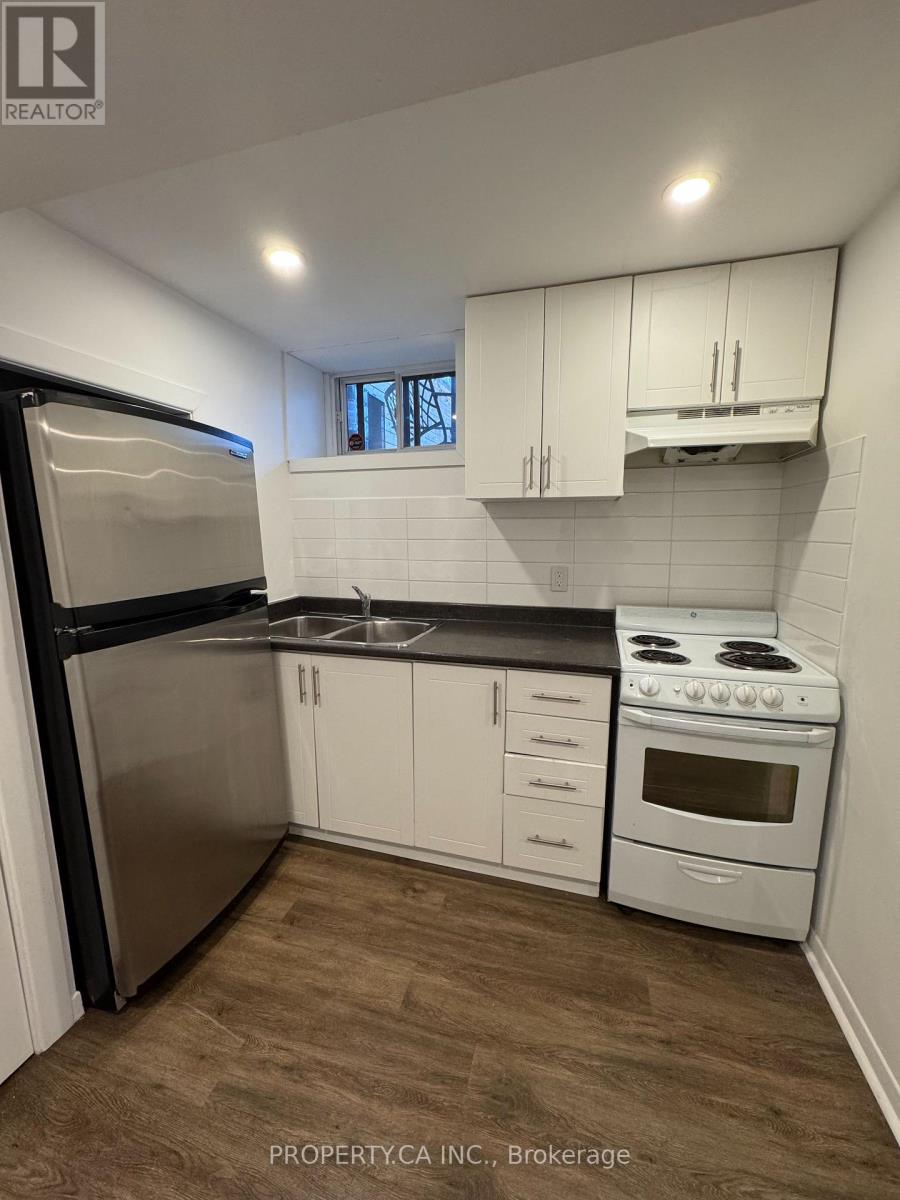 Bsmnt - 5 Woodenhill Court, Toronto, Ontario  M6M 1K8 - Photo 4 - W12689742