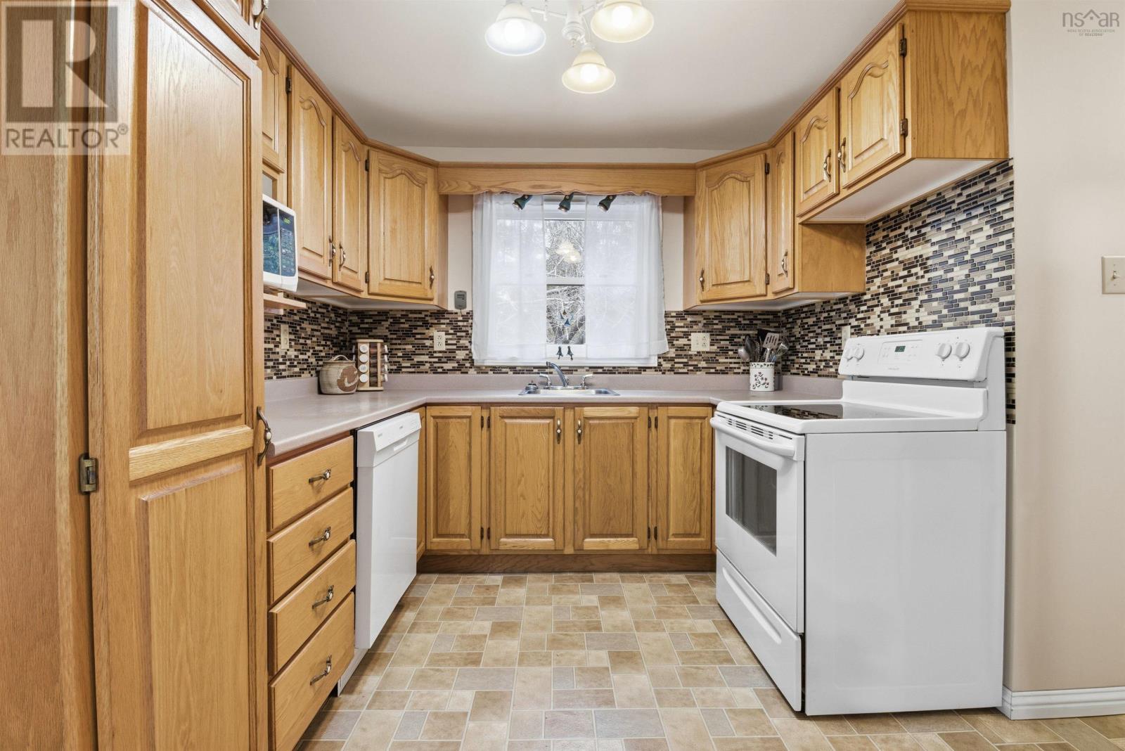 44 Lakewood Drive Extension, Brooklyn, Nova Scotia  B0N 2A0 - Photo 7 - 202600654