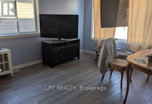 212 Ewart Street S, Strathroy-Caradoc, Ontario  N7G 4G6 - Photo 4 - X12689728