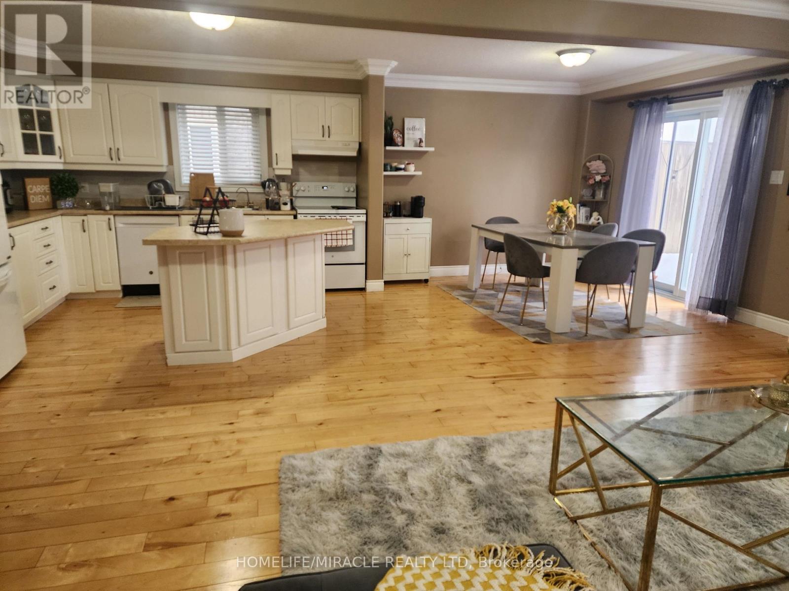 388 Thomas Slee Drive, Kitchener, Ontario  N2P 2X5 - Photo 5 - X12689752