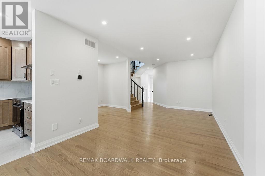 210 Harthill Way, Ottawa, Ontario  K2J 0P1 - Photo 10 - X12689786