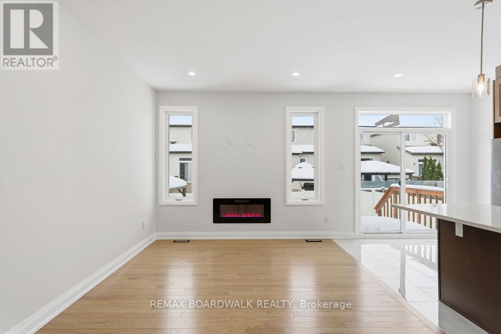 210 Harthill Way, Ottawa, Ontario  K2J 0P1 - Photo 12 - X12689786