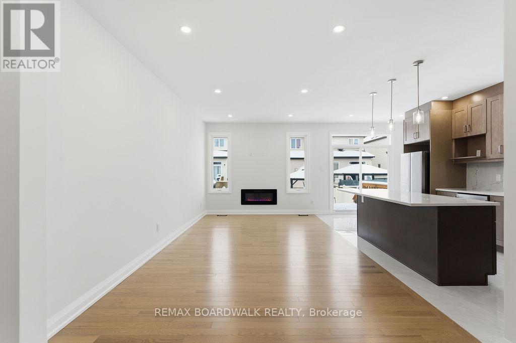 210 Harthill Way, Ottawa, Ontario  K2J 0P1 - Photo 13 - X12689786