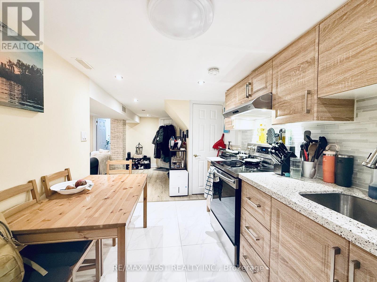 Lower - 48 Keystone Avenue, Toronto, Ontario  M4C 1H4 - Photo 6 - E12689810