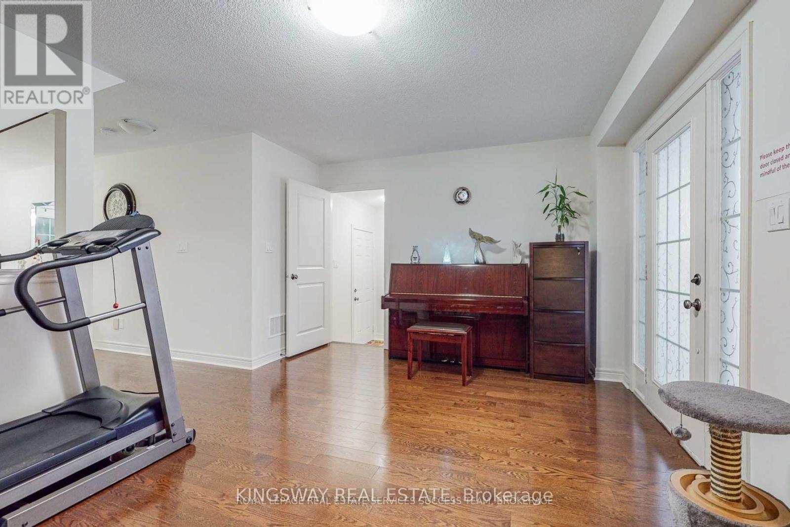 14 Mcdevitt Lane, Caledon, Ontario  L7C 3S2 - Photo 2 - W12688380