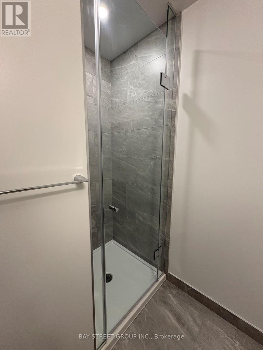 4309 - 395 Square One Drive, Mississauga, Ontario  L5B 0P6 - Photo 6 - W12689780