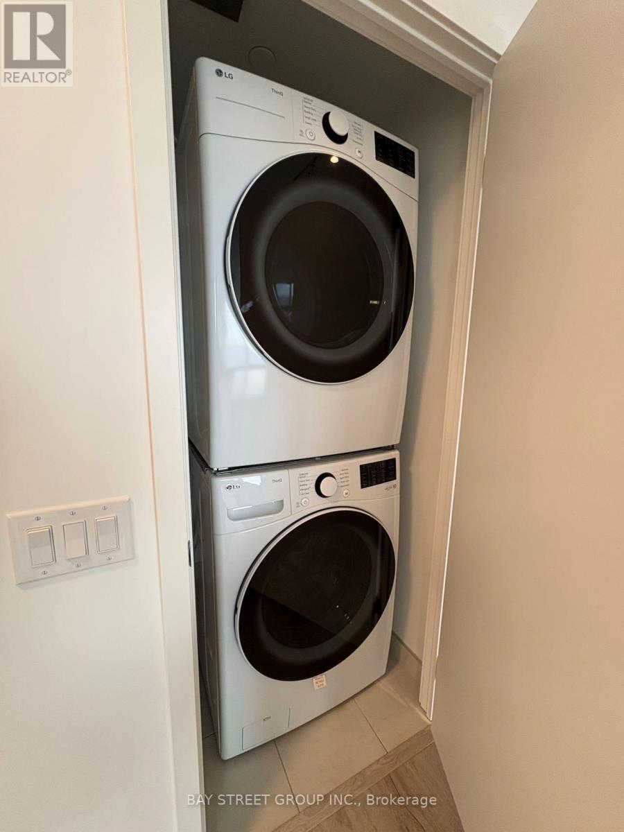 4309 - 395 Square One Drive, Mississauga, Ontario  L5B 0P6 - Photo 8 - W12689780