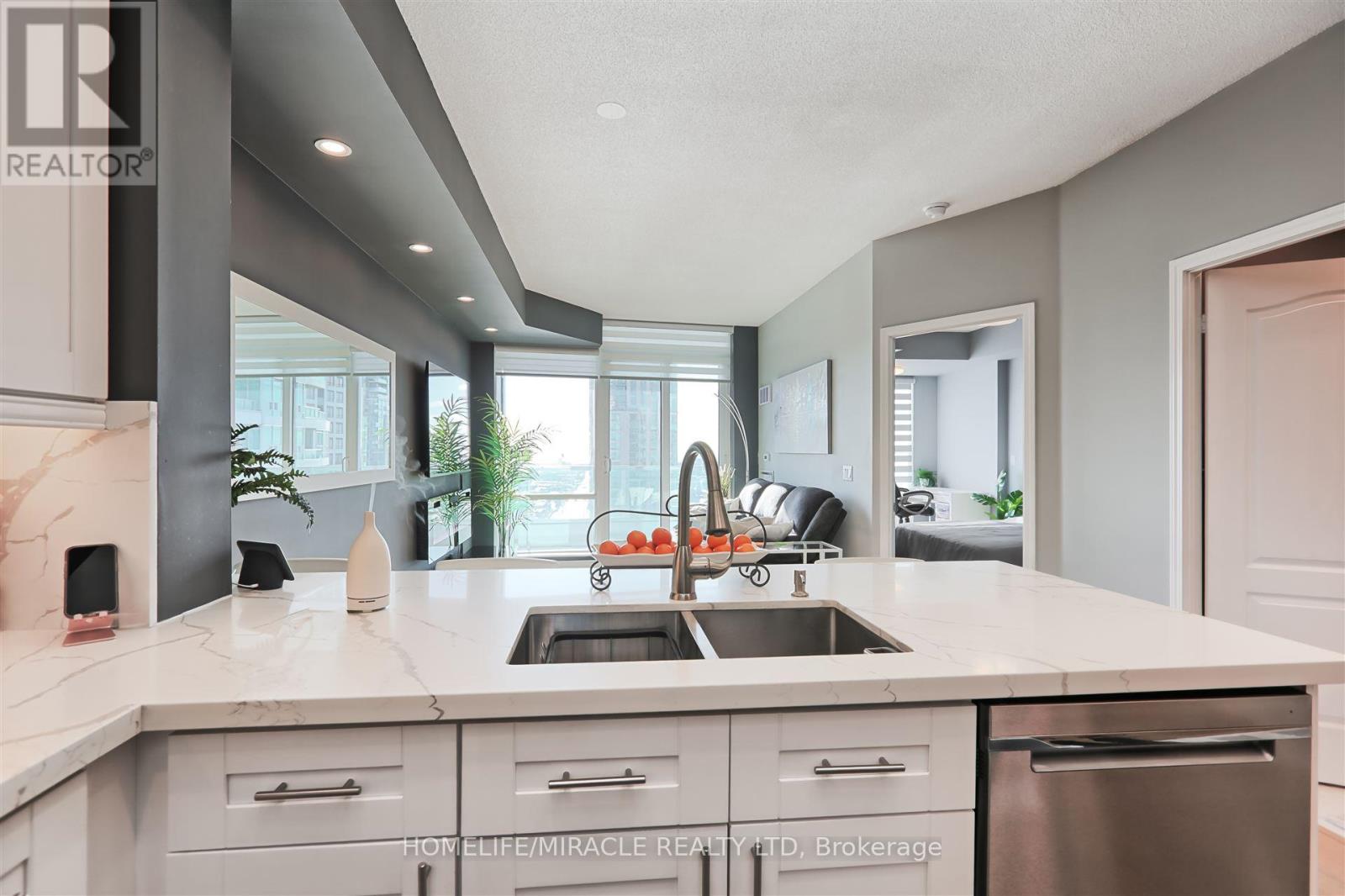 2603 - 1 Elm Drive, Mississauga, Ontario  L5B 4M2 - Photo 6 - W12689806