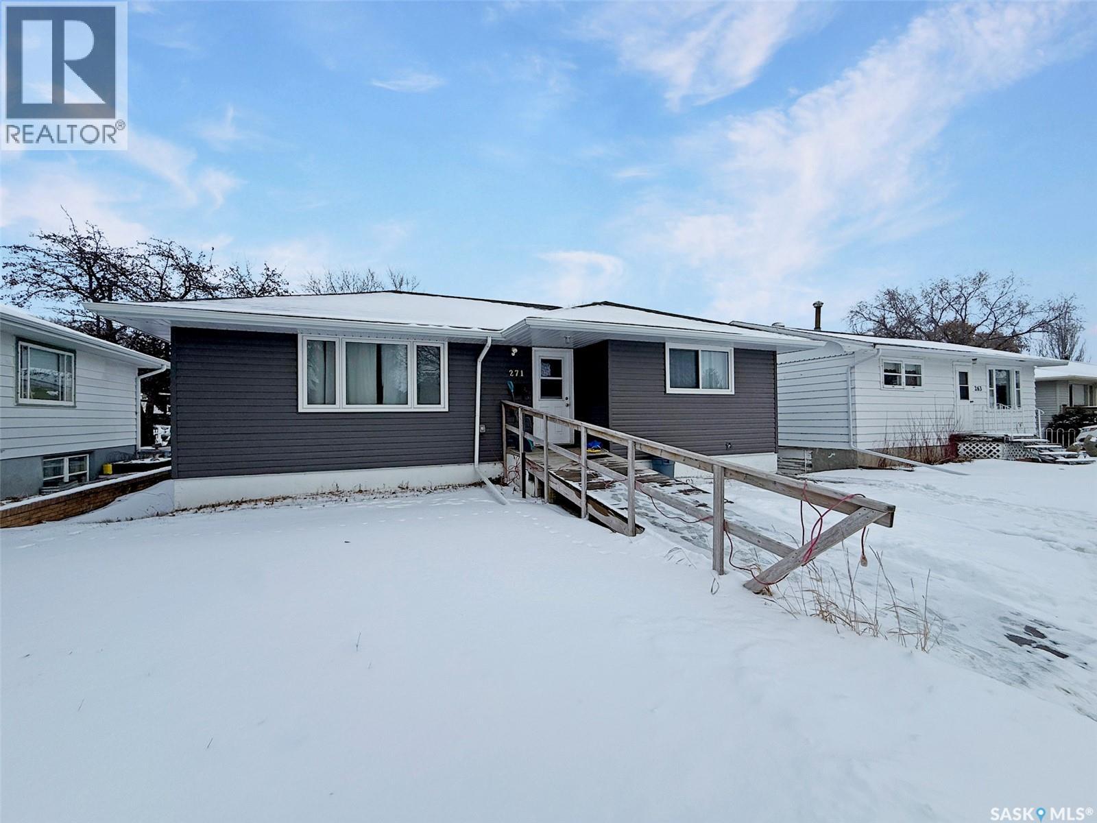 271 14th Avenue Ne, Swift Current, Saskatchewan  S9H 2W8 - Photo 1 - SK026640