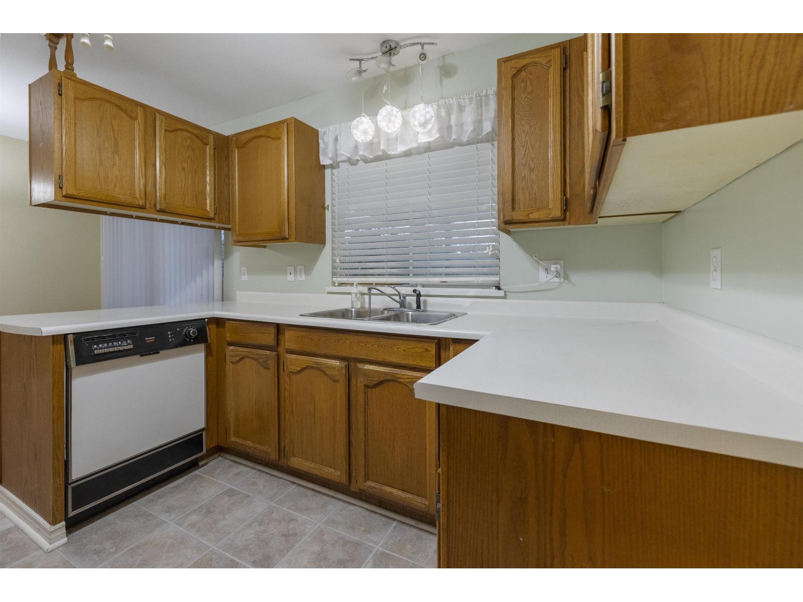 16122 92 Avenue, Surrey, British Columbia  V4N 3C4 - Photo 9 - R3077015