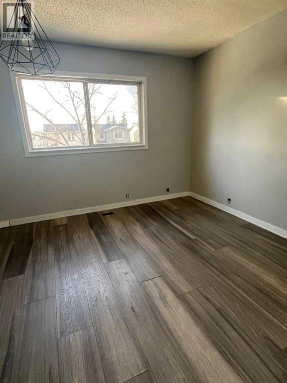 5, 220 Erin Mount Crescent Se, Calgary, Alberta  T2B 2T2 - Photo 6 - A2277712