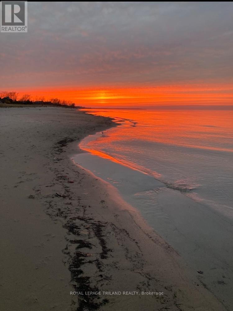 9909 Northville Crescent, Lambton Shores, Ontario  N0M 2N0 - Photo 33 - X12556264