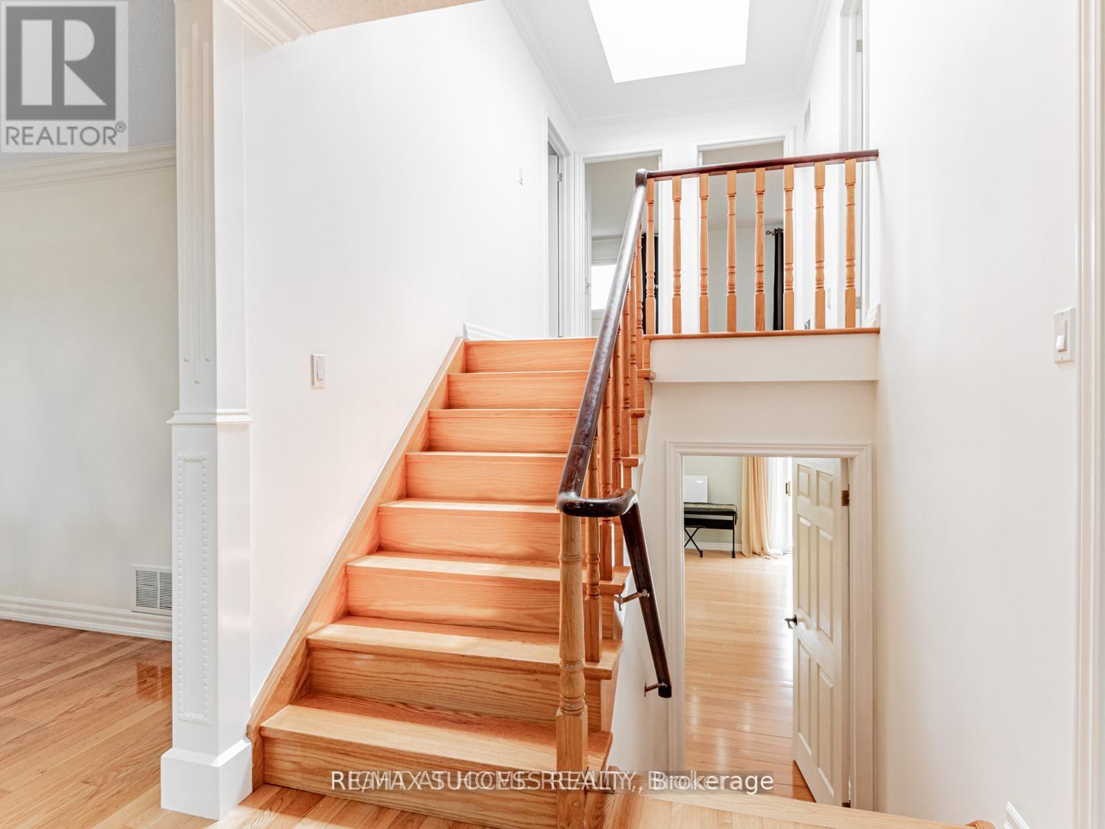 7 Point O'woods Drive, Vaughan, Ontario  L4K 2E1 - Photo 12 - N12689830