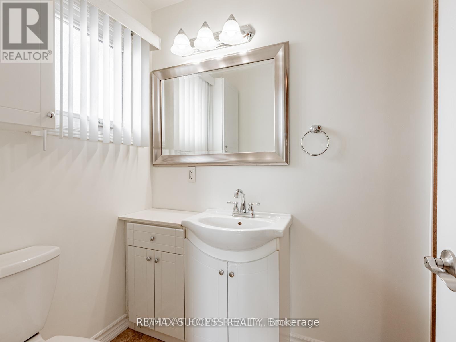 7 Point O'woods Drive, Vaughan, Ontario  L4K 2E1 - Photo 15 - N12689830