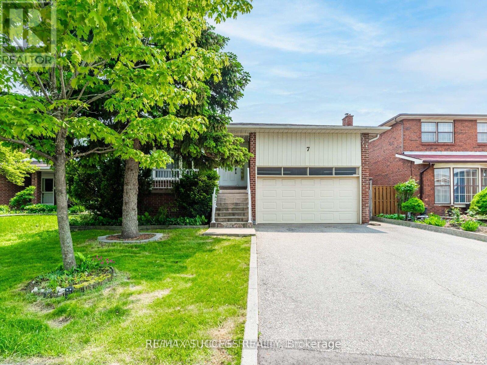 Lower - 7 Point O'woods Drive, Vaughan, Ontario  L4K 2E1 - Photo 1 - N12689834
