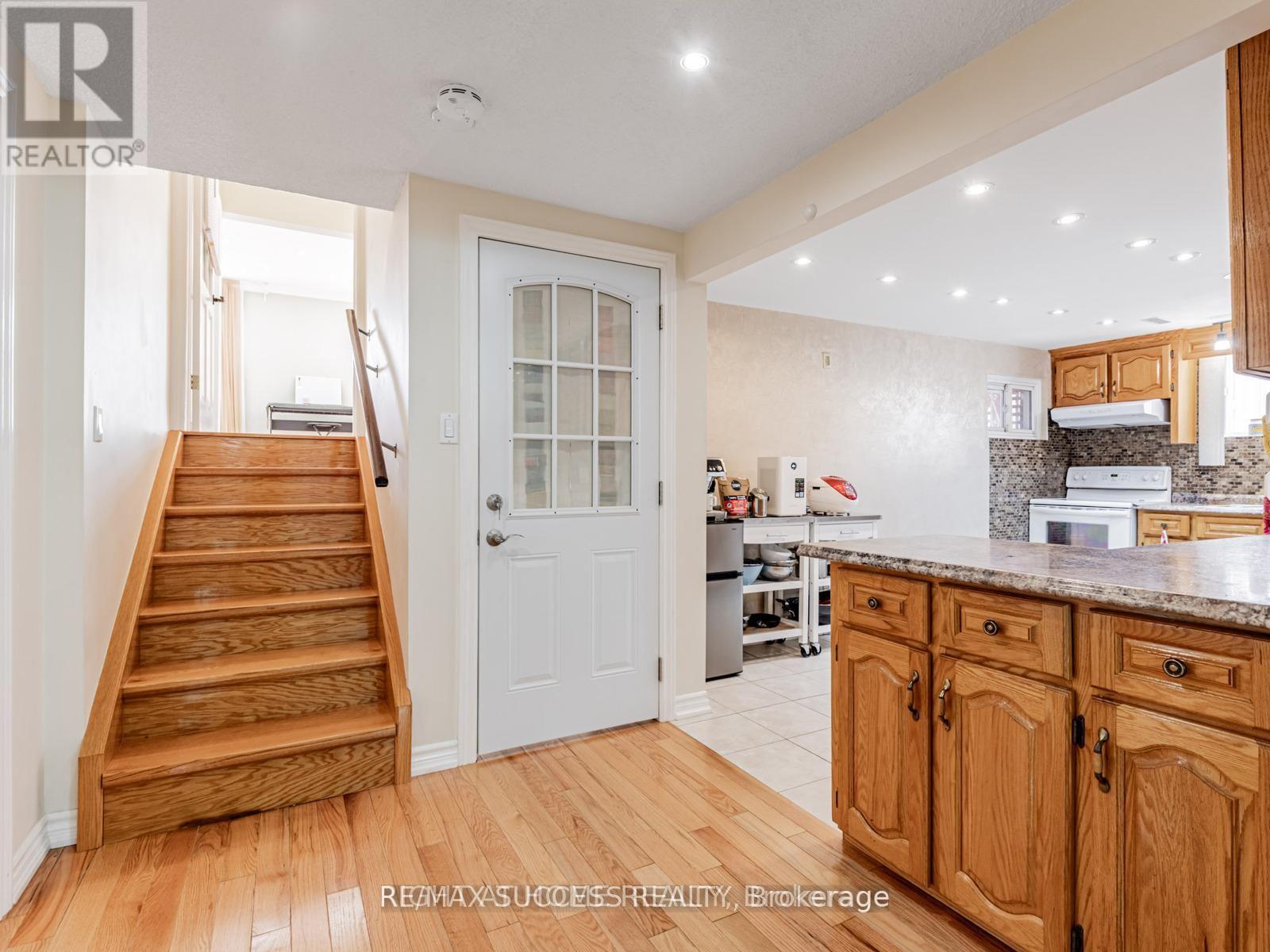 Lower - 7 Point O'woods Drive, Vaughan, Ontario  L4K 2E1 - Photo 11 - N12689834