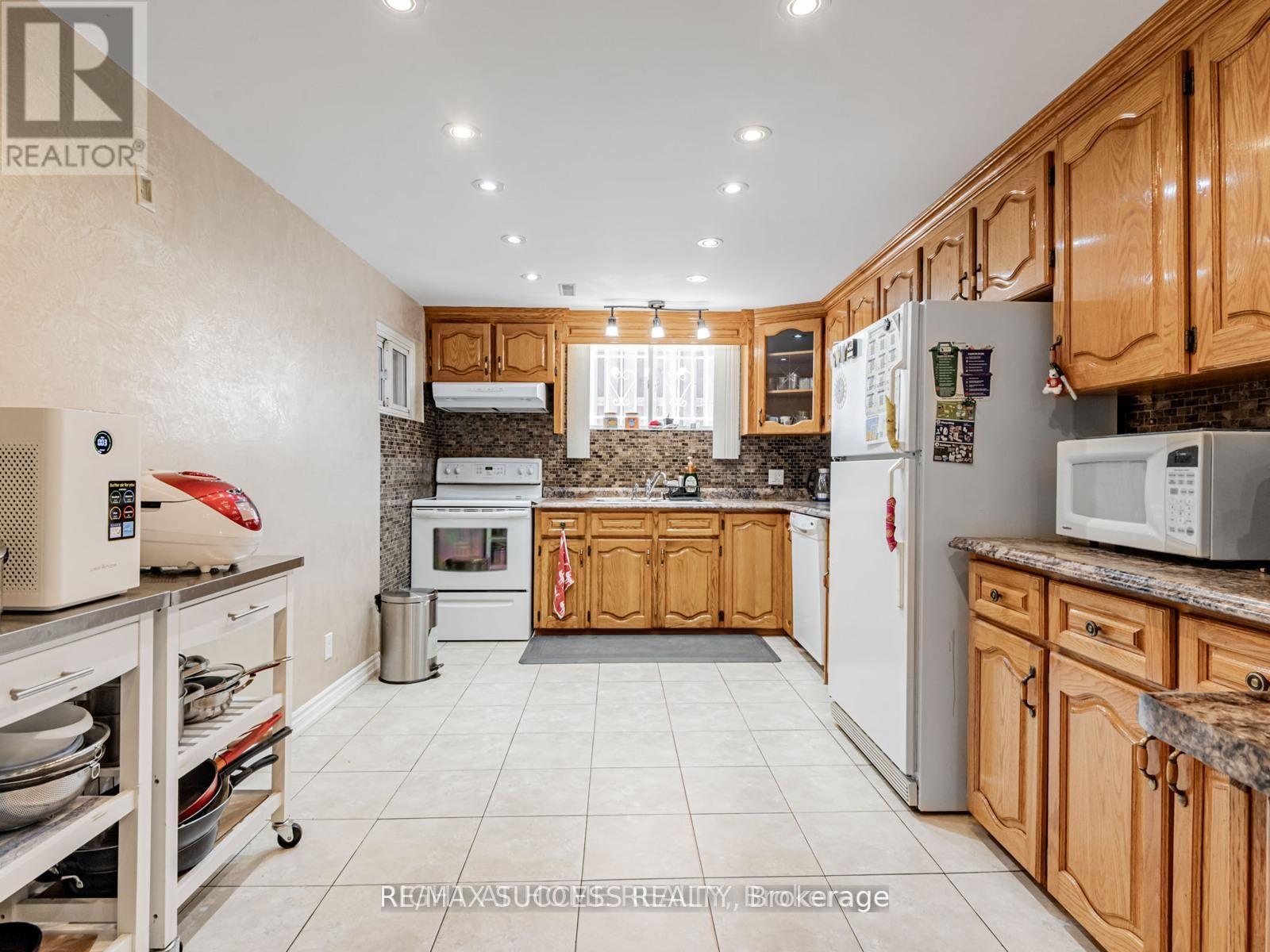 Lower - 7 Point O'woods Drive, Vaughan, Ontario  L4K 2E1 - Photo 12 - N12689834