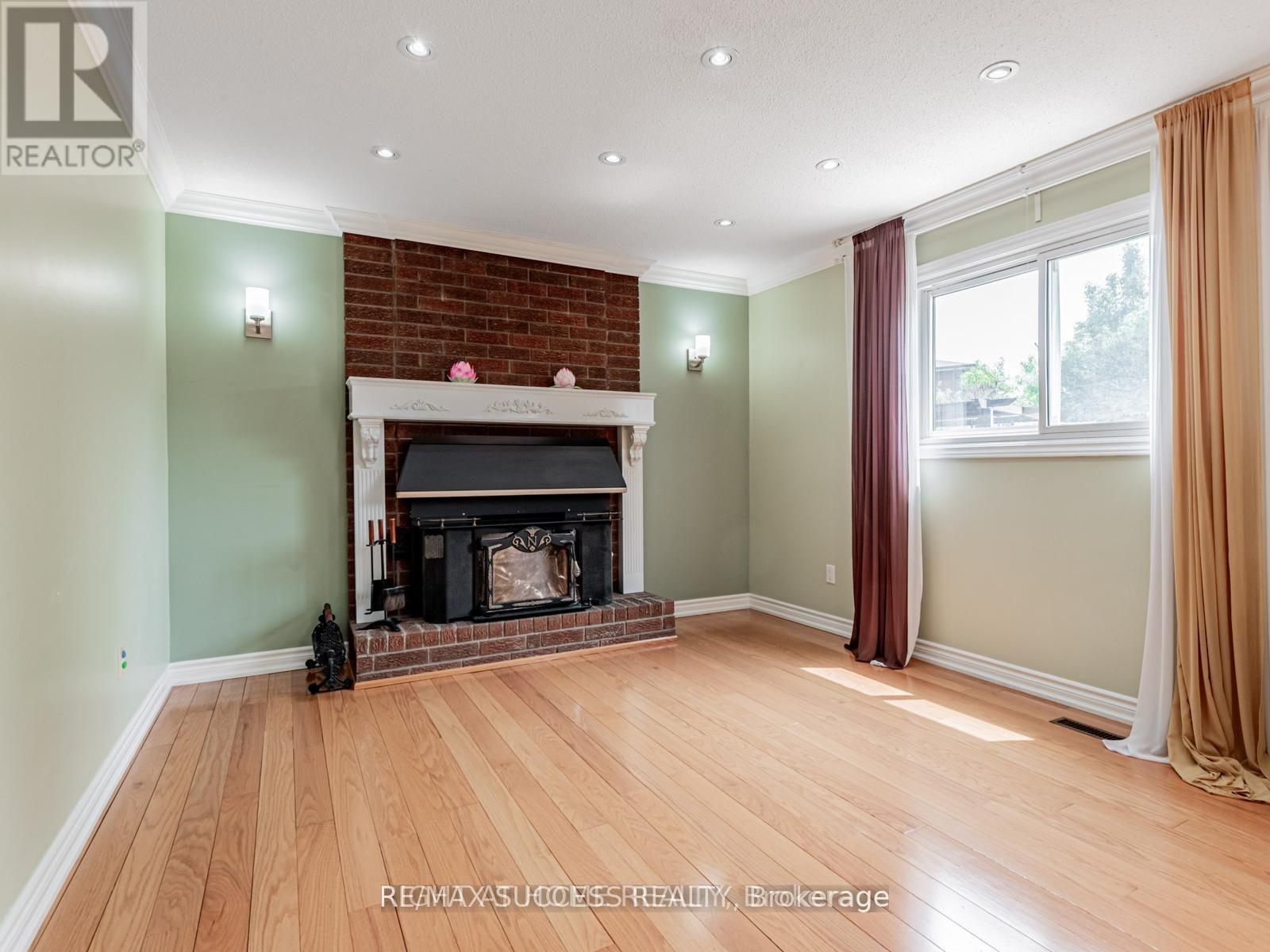 Lower - 7 Point O'woods Drive, Vaughan, Ontario  L4K 2E1 - Photo 4 - N12689834