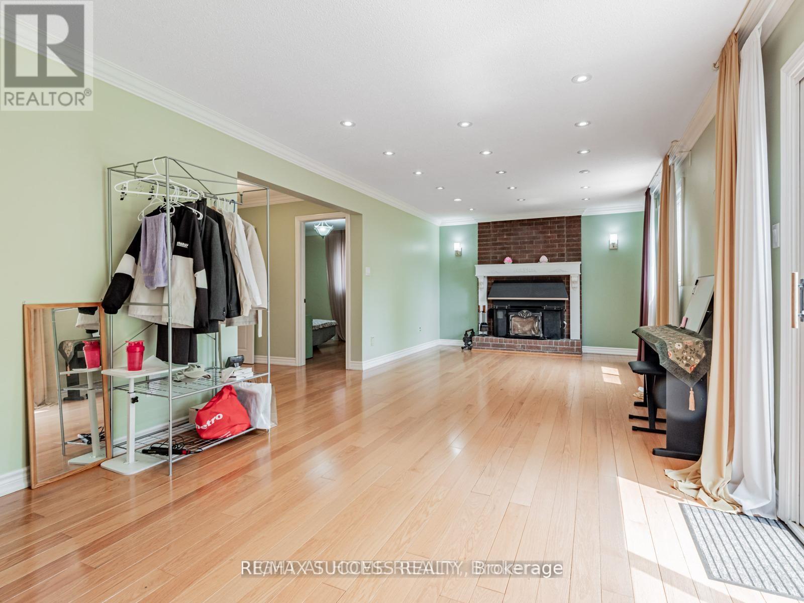 Lower - 7 Point O'woods Drive, Vaughan, Ontario  L4K 2E1 - Photo 6 - N12689834