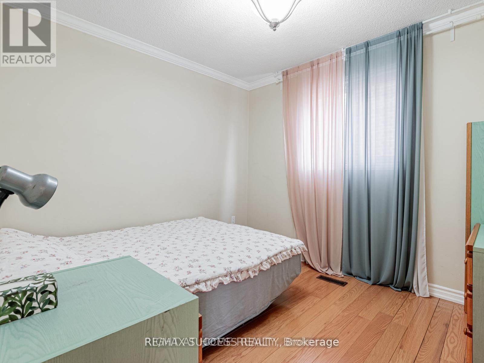 Lower - 7 Point O'woods Drive, Vaughan, Ontario  L4K 2E1 - Photo 7 - N12689834