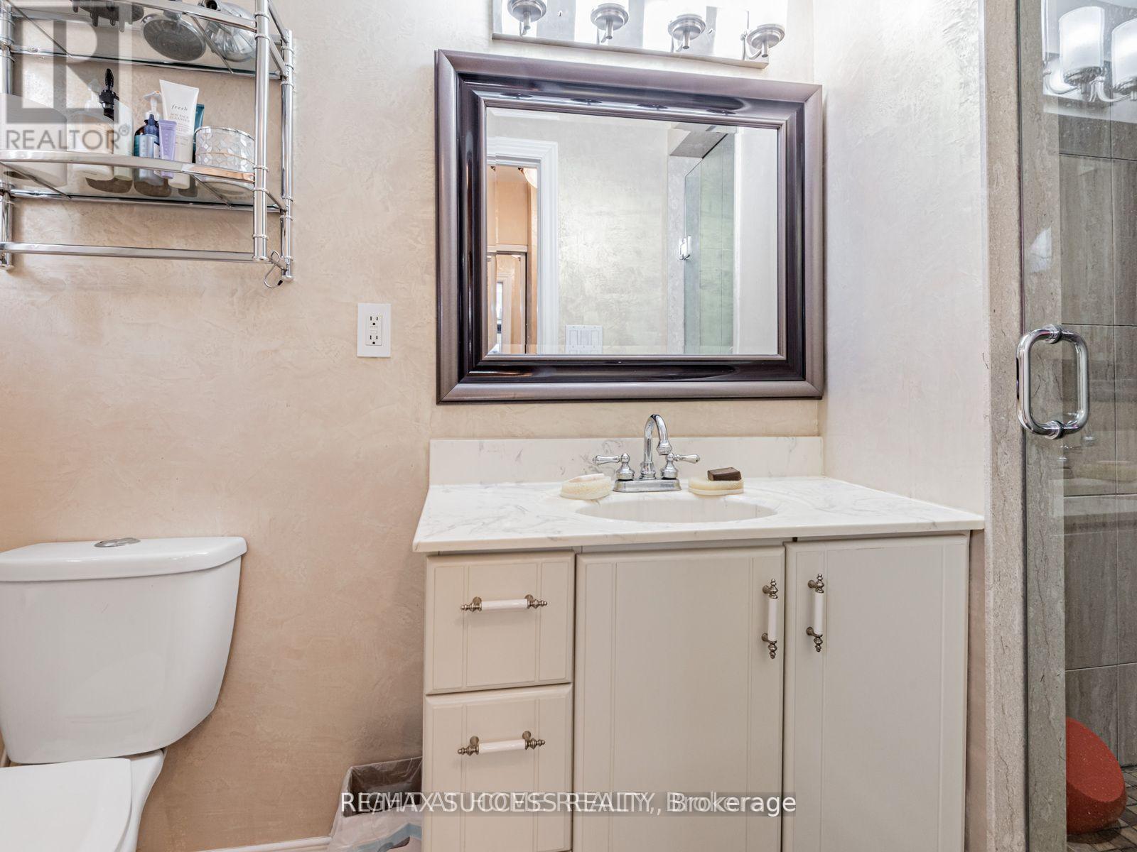 Lower - 7 Point O'woods Drive, Vaughan, Ontario  L4K 2E1 - Photo 8 - N12689834