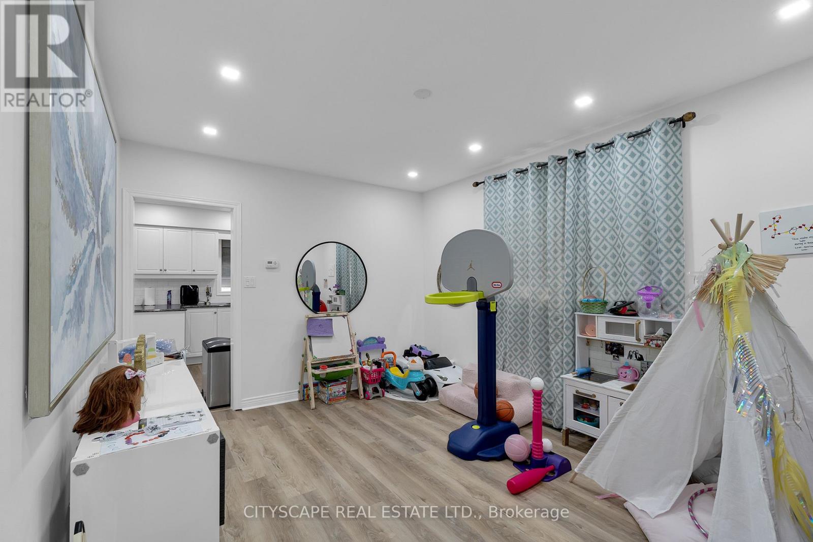 6421 Donway Drive, Mississauga, Ontario  L5V 1J4 - Photo 19 - W12689822