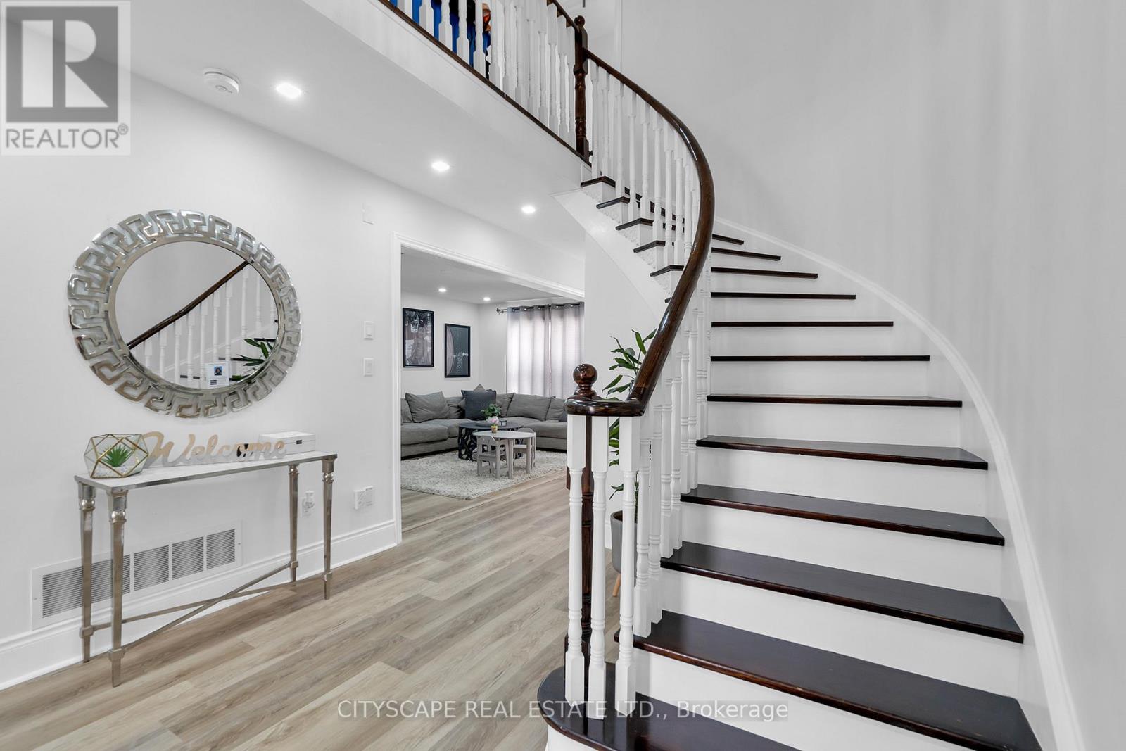 6421 Donway Drive, Mississauga, Ontario  L5V 1J4 - Photo 21 - W12689822