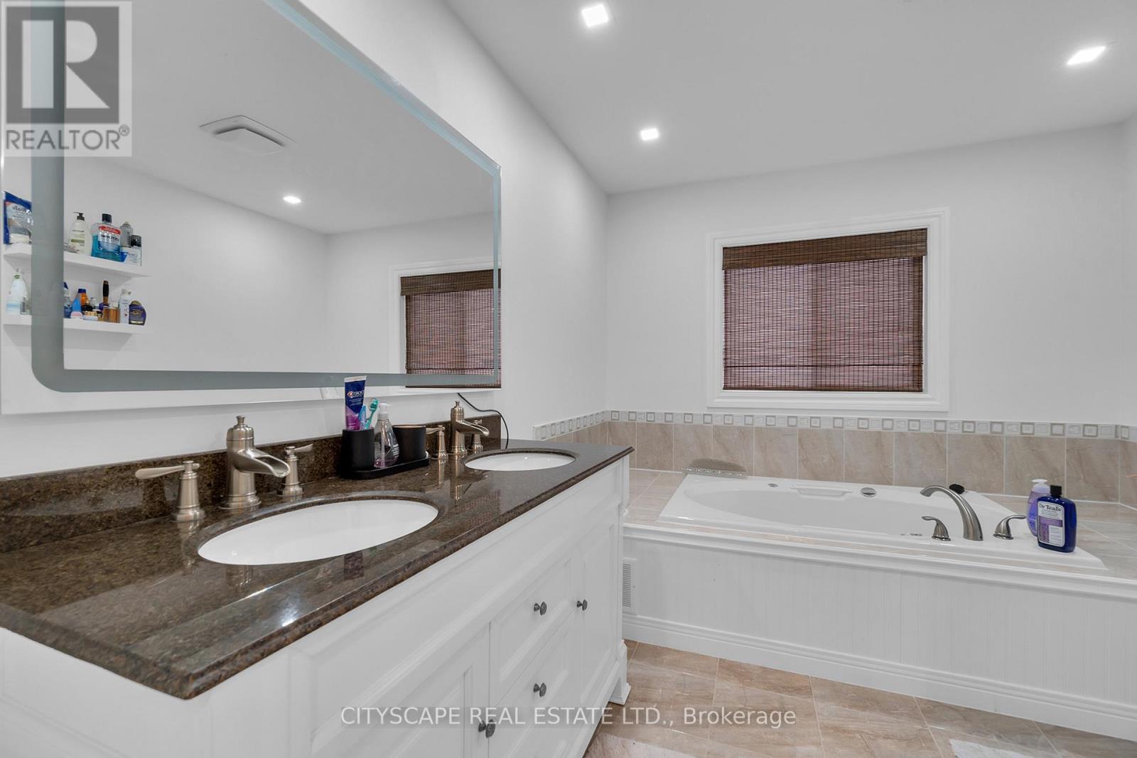 6421 Donway Drive, Mississauga, Ontario  L5V 1J4 - Photo 33 - W12689822