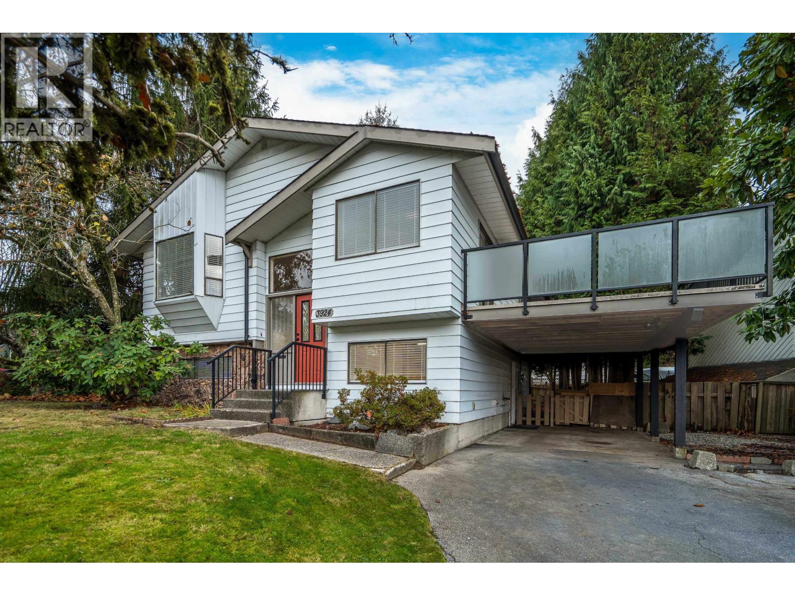 3924 Victoria Place, Port Coquitlam, British Columbia  V3B 5M1 - Photo 1 - R3063343