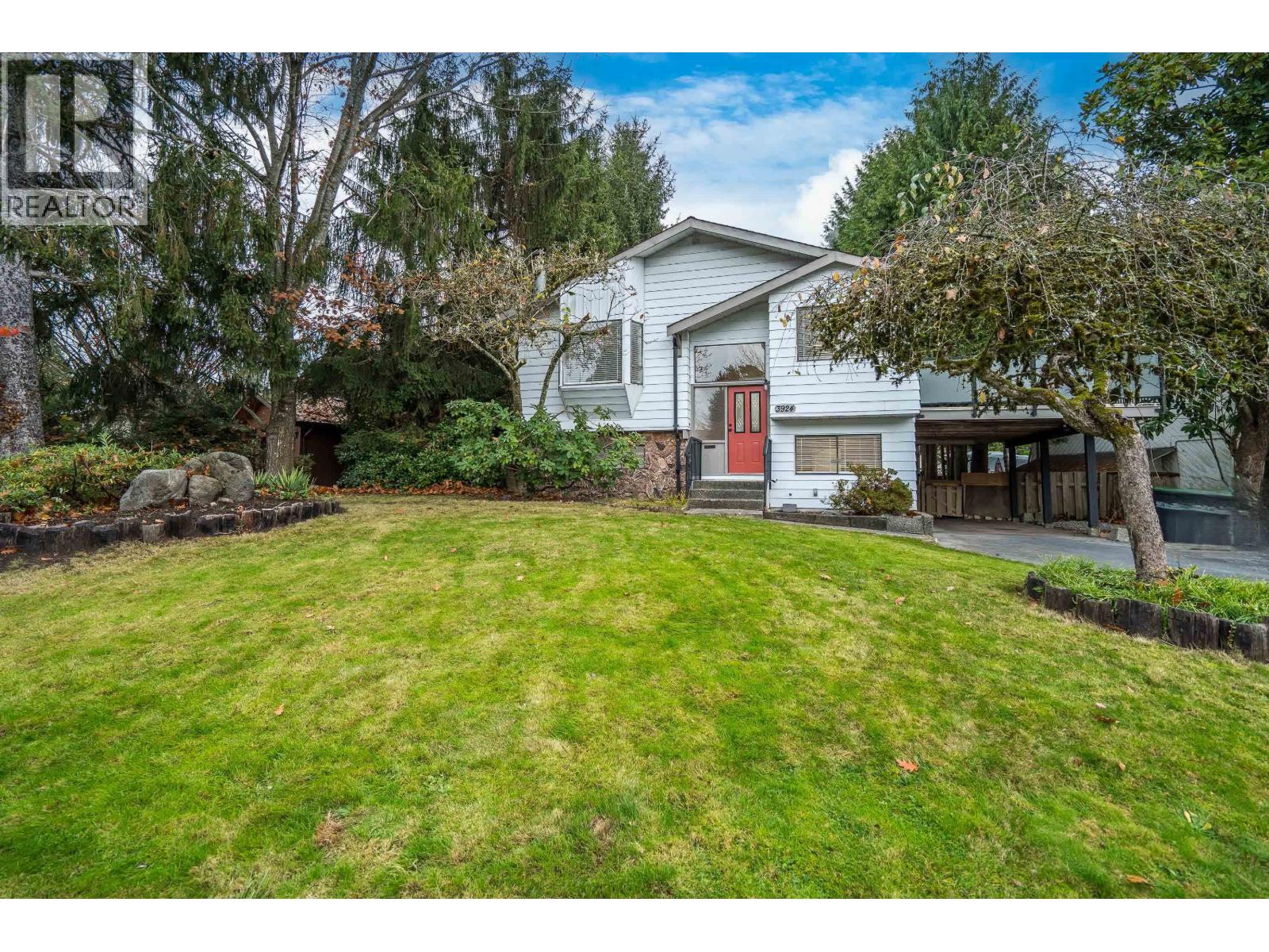 3924 Victoria Place, Port Coquitlam, British Columbia  V3B 5M1 - Photo 2 - R3063343