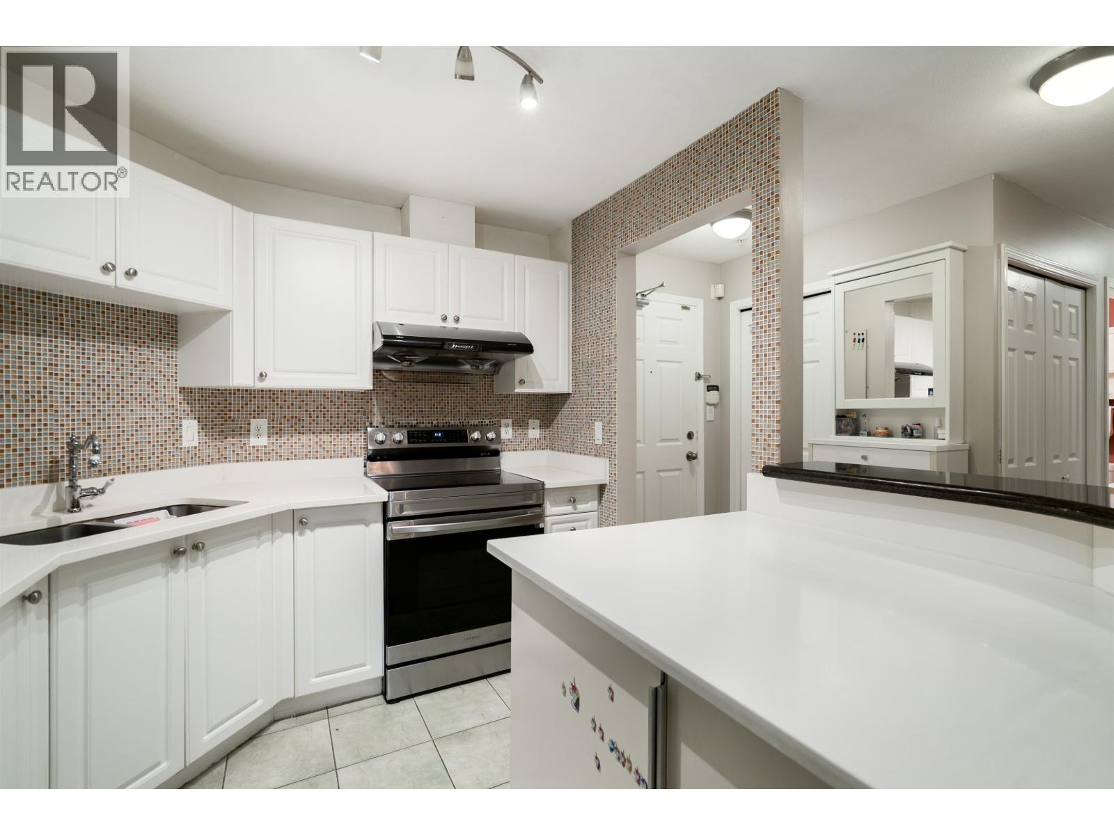 101 519 Twelfth Street, New Westminster, British Columbia  V3M 6V9 - Photo 1 - R3078572