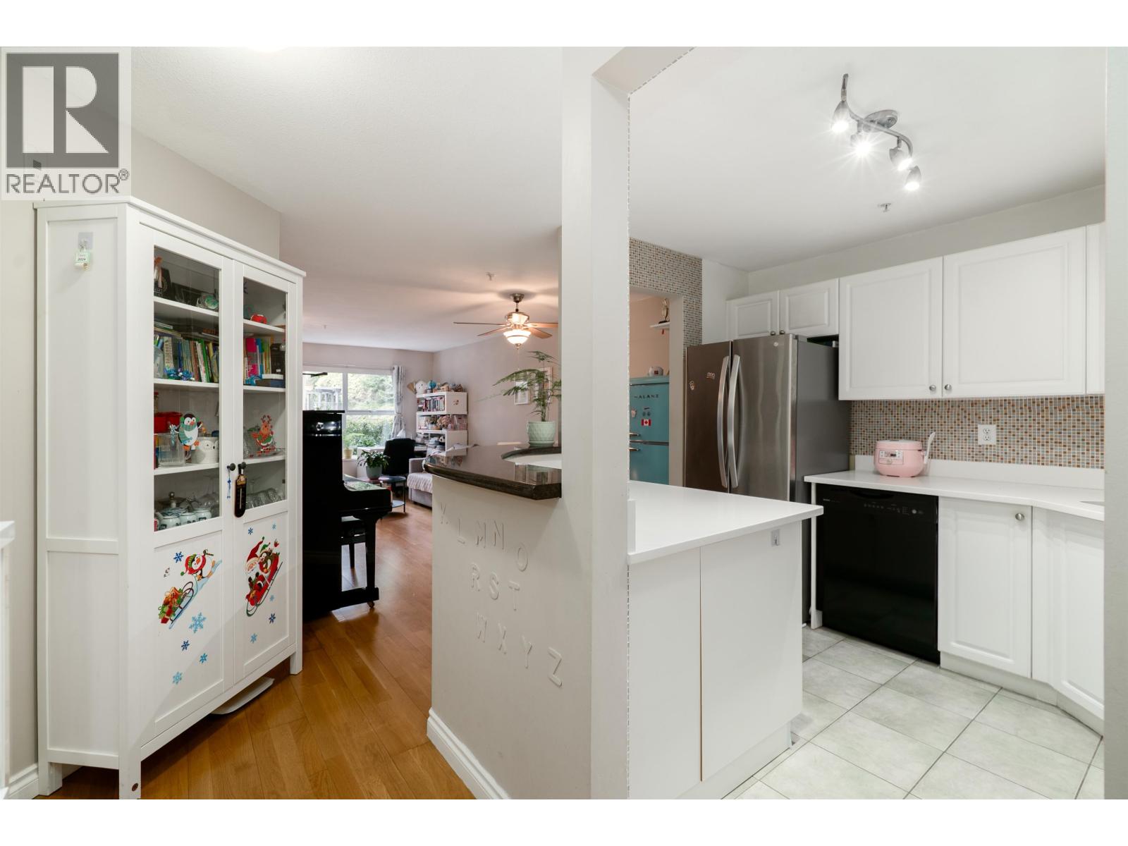 101 519 Twelfth Street, New Westminster, British Columbia  V3M 6V9 - Photo 3 - R3078572