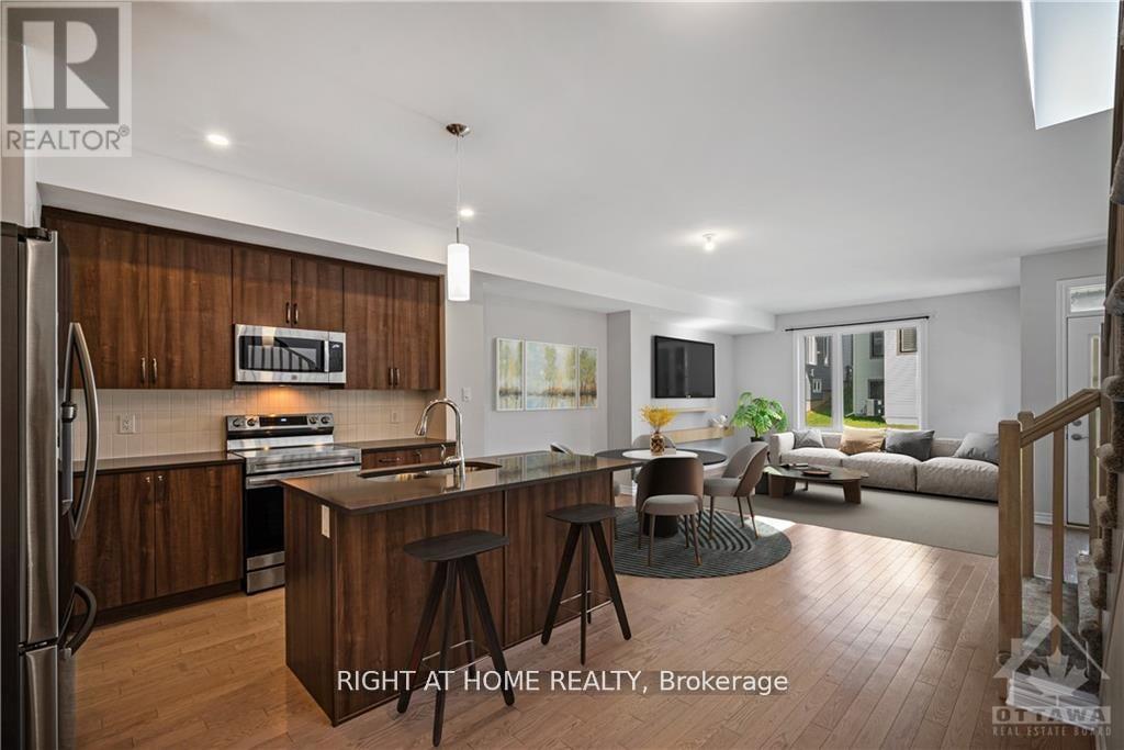 1010 Kijik Crescent, Ottawa, Ontario  K1X 0G9 - Photo 4 - X12689838