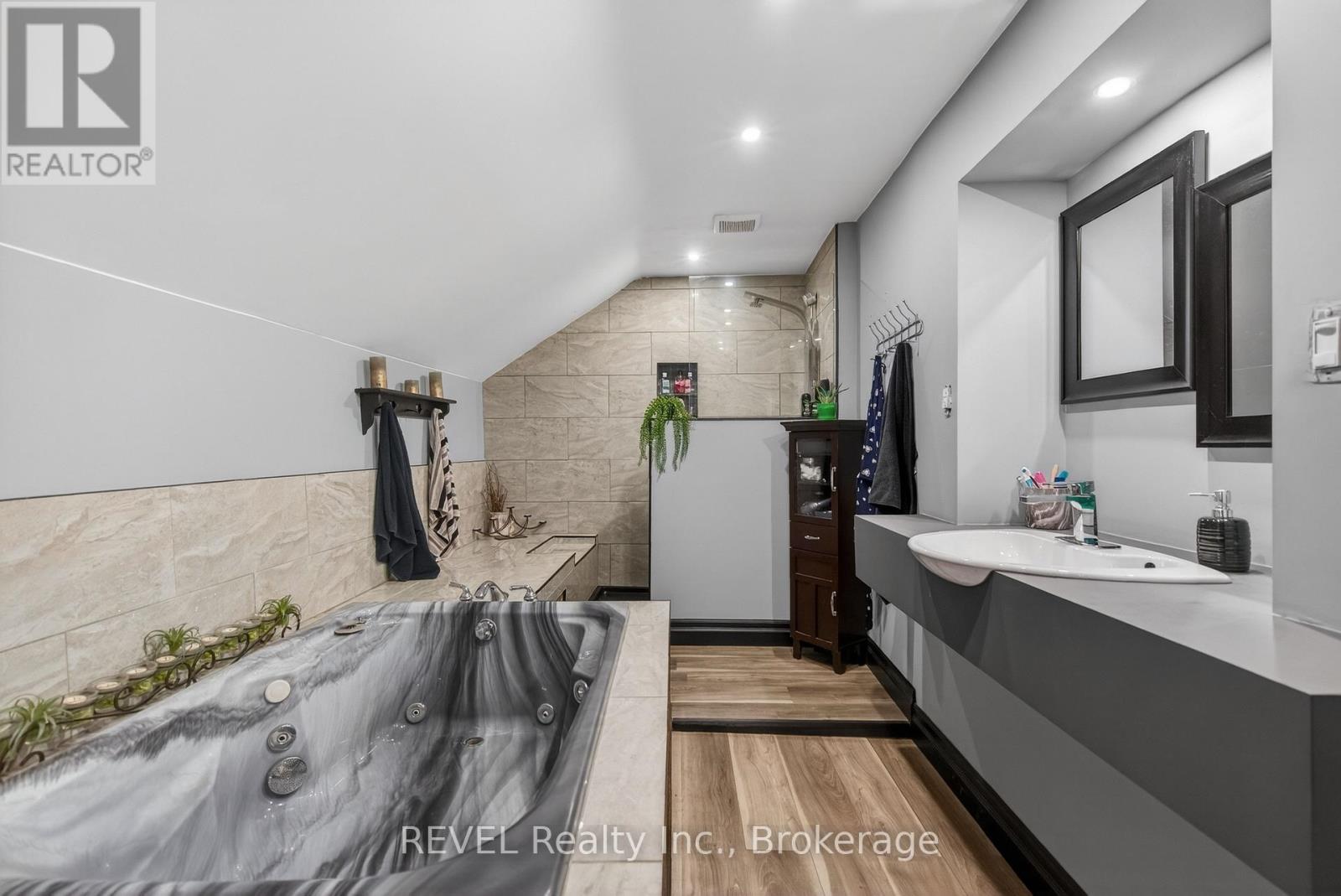 33 Cozy Street, Welland, Ontario  L3B 4G7 - Photo 24 - X12689844