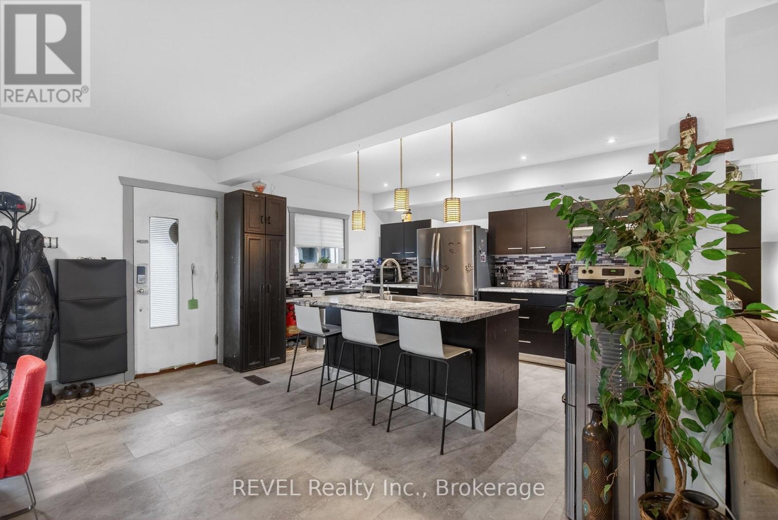 33 Cozy Street, Welland, Ontario  L3B 4G7 - Photo 4 - X12689844