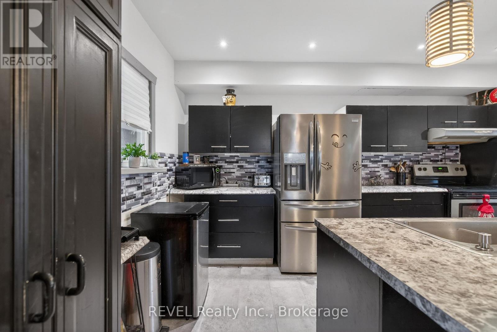 33 Cozy Street, Welland, Ontario  L3B 4G7 - Photo 6 - X12689844