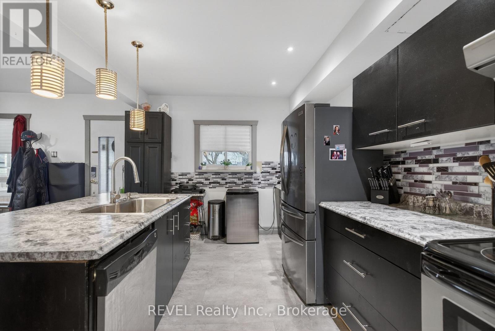 33 Cozy Street, Welland, Ontario  L3B 4G7 - Photo 8 - X12689844