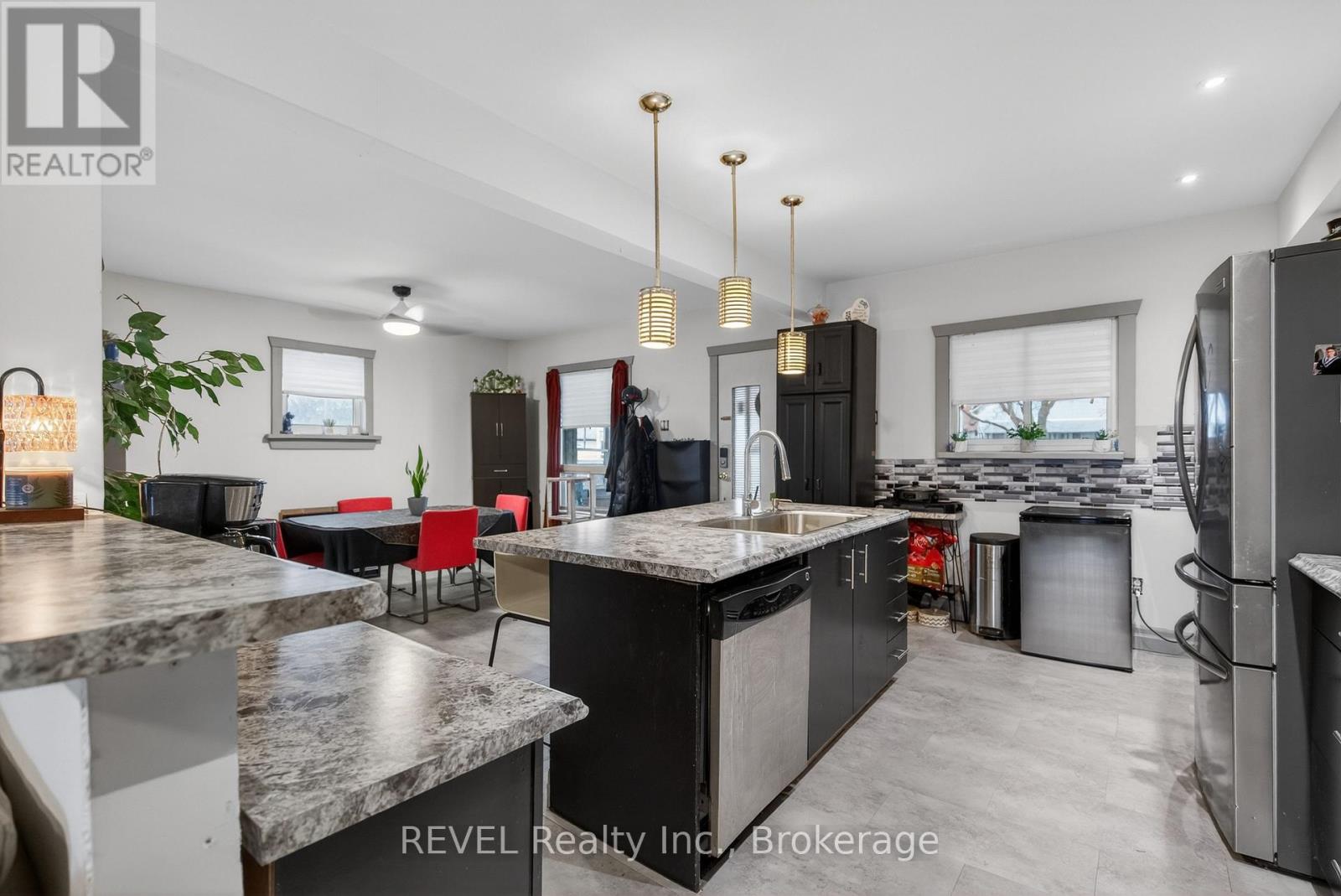 33 Cozy Street, Welland, Ontario  L3B 4G7 - Photo 9 - X12689844