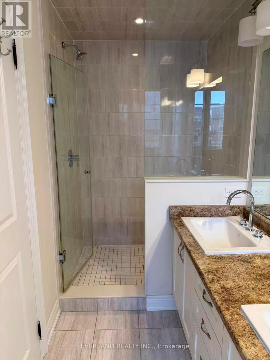 4 Creekvalley Lane, Markham, Ontario  L6C 0Y7 - Photo 11 - N12689836