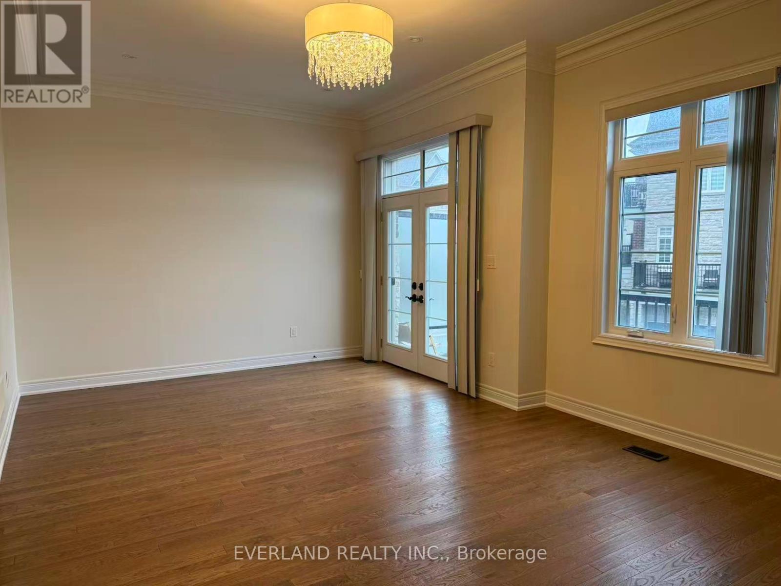 4 Creekvalley Lane, Markham, Ontario  L6C 0Y7 - Photo 4 - N12689836