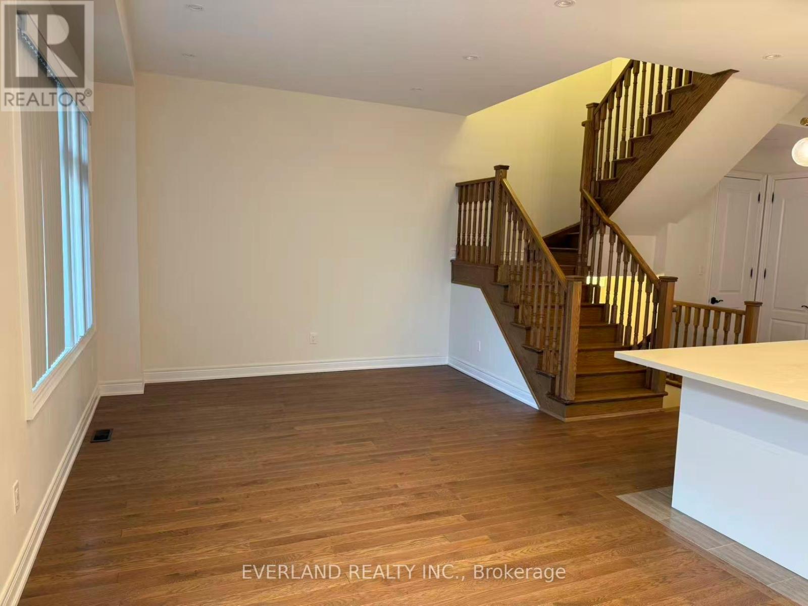 4 Creekvalley Lane, Markham, Ontario  L6C 0Y7 - Photo 6 - N12689836