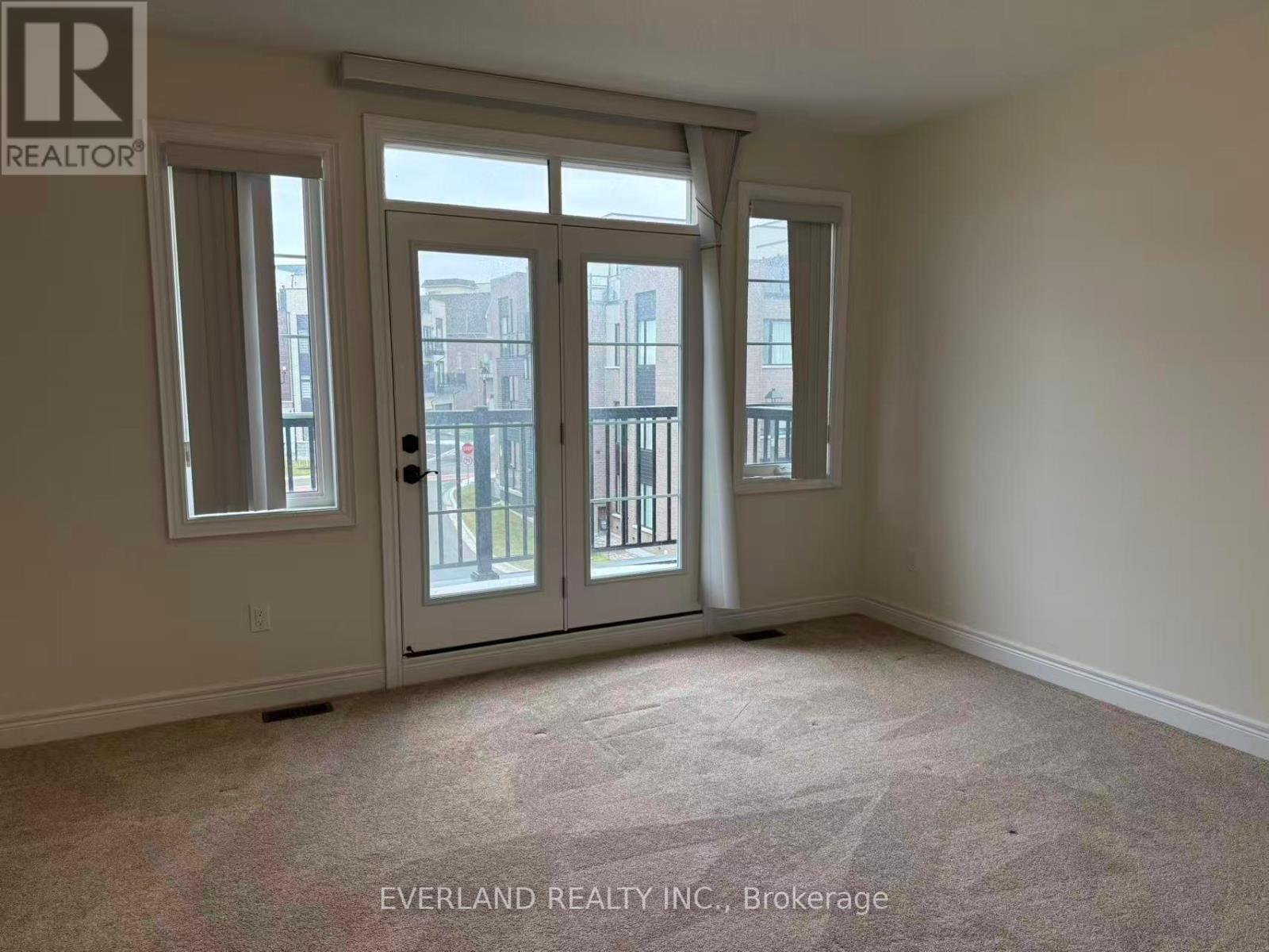 4 Creekvalley Lane, Markham, Ontario  L6C 0Y7 - Photo 9 - N12689836