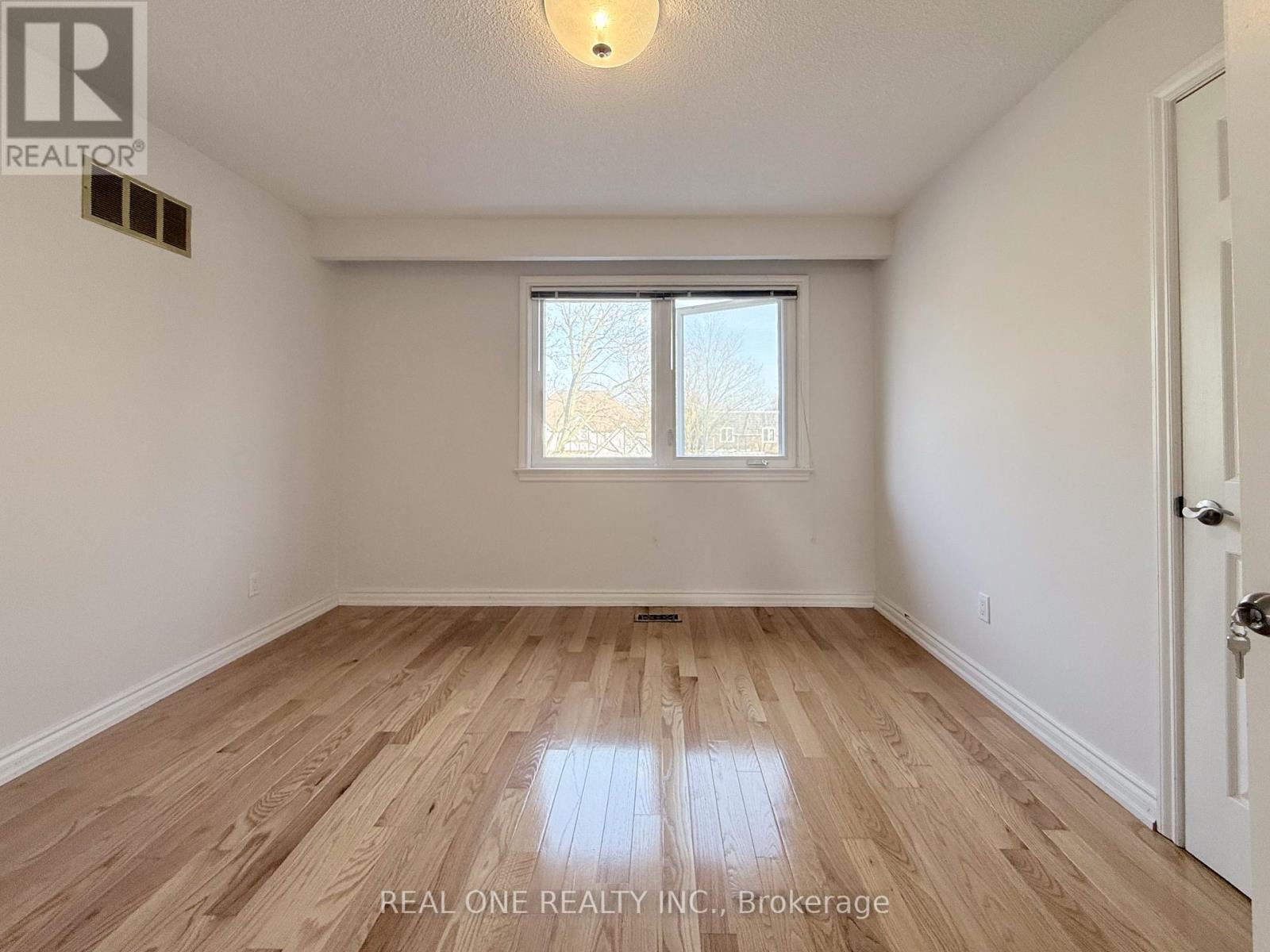 Unit 1 - 1759 Sherwood Forrest Circle, Mississauga, Ontario  L5K 2H7 - Photo 11 - W12689856